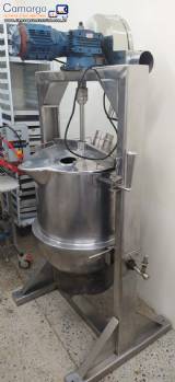 Tacho cozinhador em a�o inox encamisado a g�s basculante 100 litros
